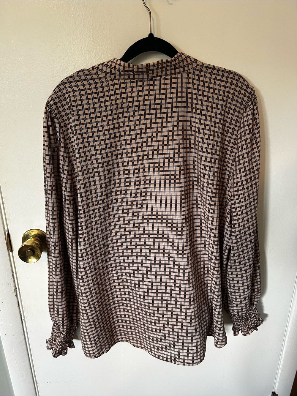 Adrianna Papell faux- wrap blouse in size XL Beige/Black check Smocked Cuffs - Picture 3 of 3